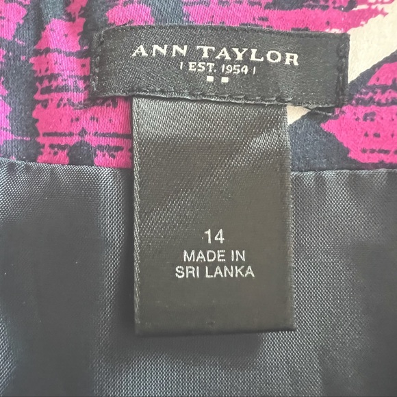 NWOT - Ann Taylor skirt. - Picture 3 of 4
